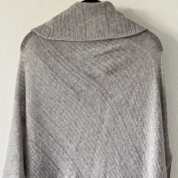27 Miles Malibu Travel Cowl Neck Poncho Minimalist Light Gray 100% Cashmere - Picture 9 of 13